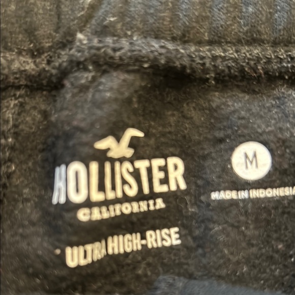 Hollister Black Athletic Shorts with Elastic Waistband - Picture 3 of 3
